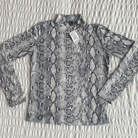 🌟 NWT FORE Grey Snake Print Mock Neck Long Sleeve Top Size Large - Picture 4 of 7